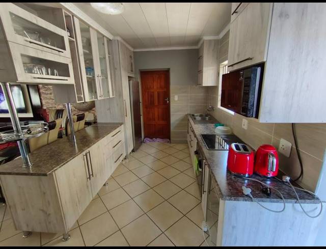 3 BEDROOM HOUSE FOR SALE IN HEATHERVIEW